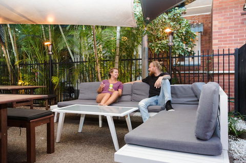 Mad Monkey Central - Yamba Accommodation 8