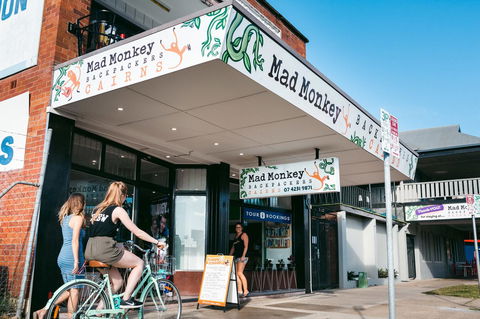 Mad Monkey Central - Yamba Accommodation 1