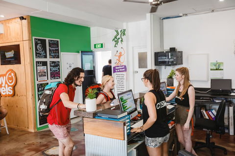 Mad Monkey Central - Yamba Accommodation 4