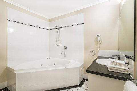 Regal Port Douglas - Yamba Accommodation 9
