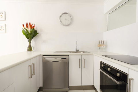 The White House Port Douglas - Yamba Accommodation 10