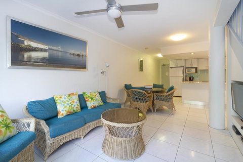 The White House Port Douglas - Yamba Accommodation 24