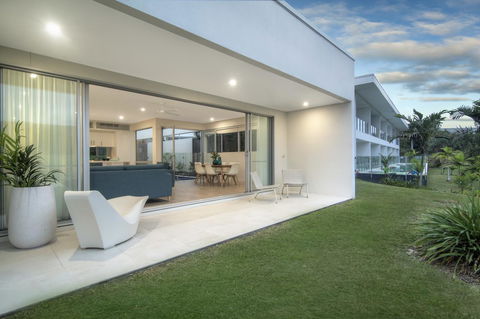 Pool Resort Port Douglas - Yamba Accommodation 41
