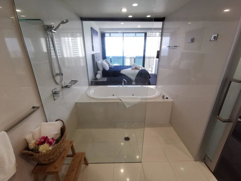 Circle Luxury Holidays - Yamba Accommodation 11