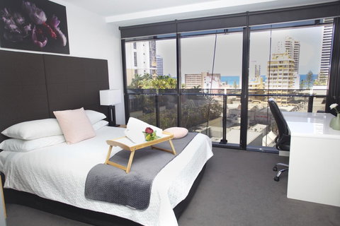 Circle Luxury Holidays - Yamba Accommodation 9