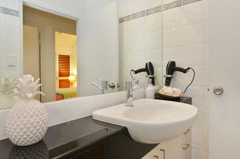 [ ANDY'S BEACH HOUSE ] - Yamba Accommodation 28