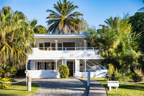Jamaica Beach House - Yamba Accommodation 0