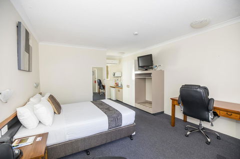 Emerald Maraboon Motor Inn - Yamba Accommodation 22