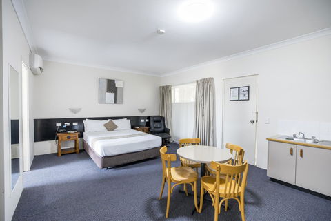 Emerald Maraboon Motor Inn - Yamba Accommodation 26
