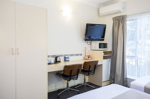 Emerald Maraboon Motor Inn - Yamba Accommodation 43
