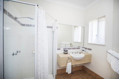 Emerald Maraboon Motor Inn - Yamba Accommodation 42