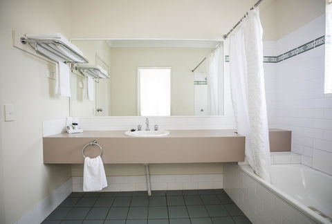 Emerald Maraboon Motor Inn - Yamba Accommodation 25