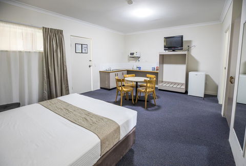Emerald Maraboon Motor Inn - Yamba Accommodation 28