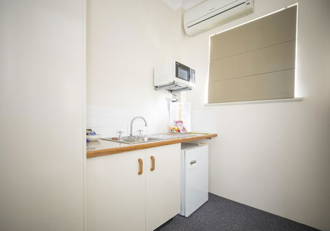 Emerald Maraboon Motor Inn - Yamba Accommodation 31