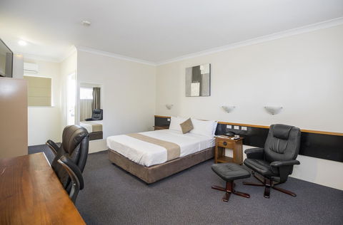 Emerald Maraboon Motor Inn - Yamba Accommodation 33