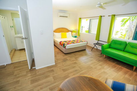 Port Douglas Motel - Yamba Accommodation 11