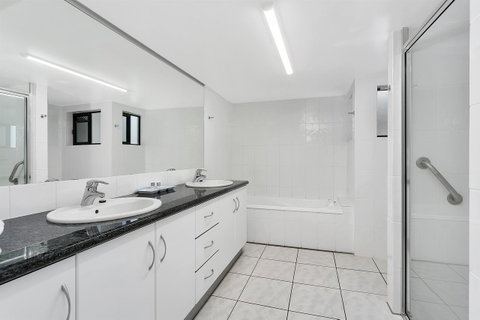 Roydon Beachfront Apartments - Yamba Accommodation 23