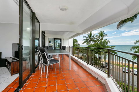 Roydon Beachfront Apartments - Yamba Accommodation 0