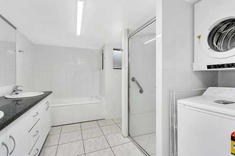 Roydon Beachfront Apartments - Yamba Accommodation 24