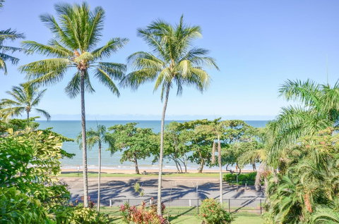 Roydon Beachfront Apartments - Yamba Accommodation 9