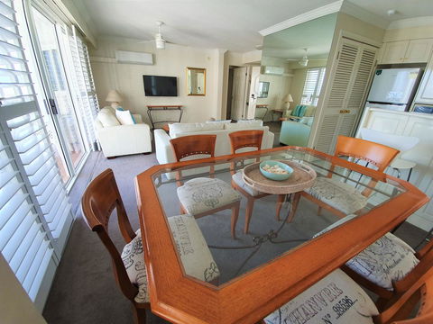 Broadbeach Holiday Apartments - Yamba Accommodation 15