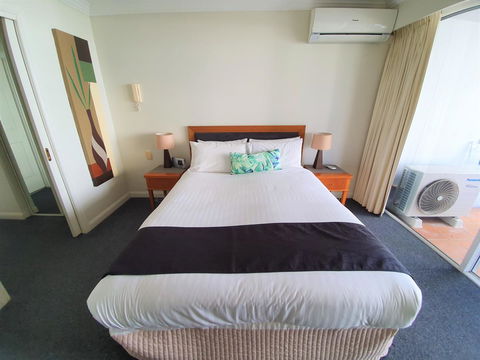 Broadbeach Holiday Apartments - Yamba Accommodation 28
