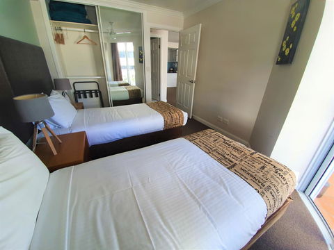 Broadbeach Holiday Apartments - Yamba Accommodation 6