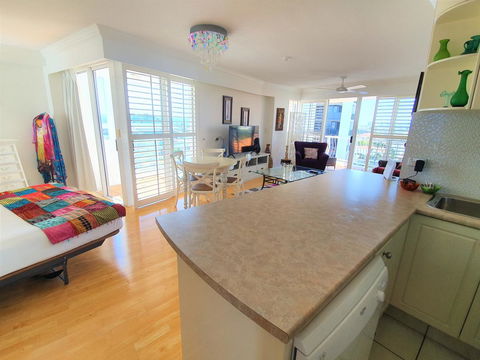 Broadbeach Holiday Apartments - Yamba Accommodation 9