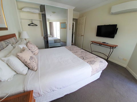 Broadbeach Holiday Apartments - Yamba Accommodation 13
