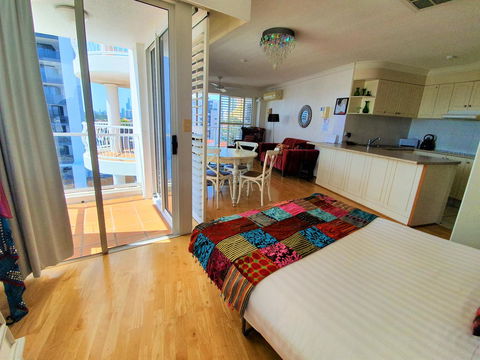 Broadbeach Holiday Apartments - Yamba Accommodation 25
