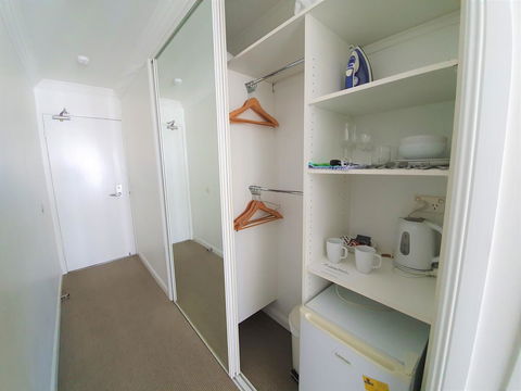 Broadbeach Holiday Apartments - Yamba Accommodation 18