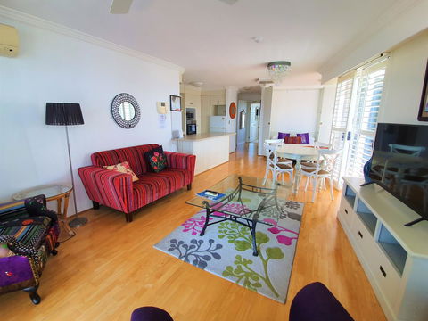 Broadbeach Holiday Apartments - Yamba Accommodation 22