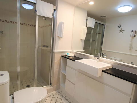 Broadbeach Holiday Apartments - Yamba Accommodation 5