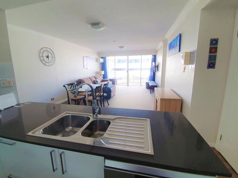 Broadbeach Holiday Apartments - Yamba Accommodation 11