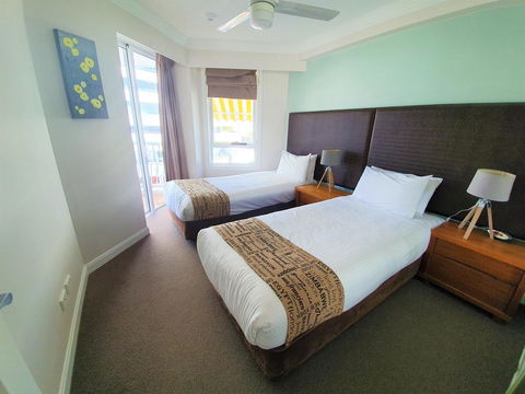 Broadbeach Holiday Apartments - Yamba Accommodation 7