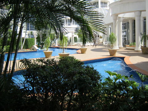 Broadbeach Holiday Apartments - Yamba Accommodation 2
