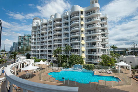 Broadbeach Holiday Apartments - Yamba Accommodation 0
