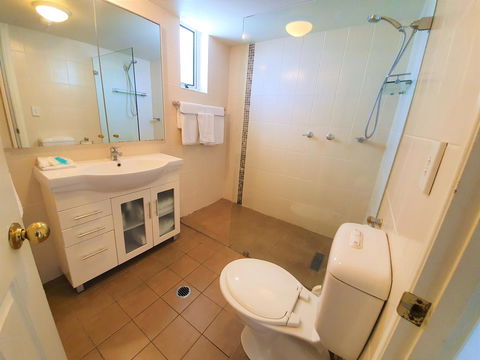 Broadbeach Holiday Apartments - Yamba Accommodation 21