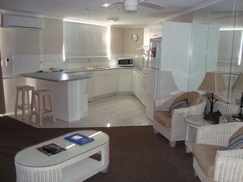 Grosvenor Beachfront Apartments Surfers Paradise - Yamba Accommodation 14
