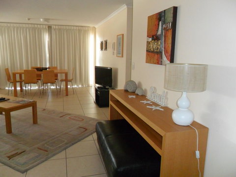 Grosvenor Beachfront Apartments Surfers Paradise - Yamba Accommodation 10
