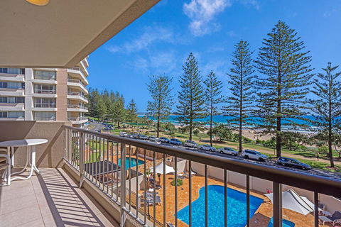 Columbia Beachfront Apartments On Rainbow Bay - Yamba Accommodation 6