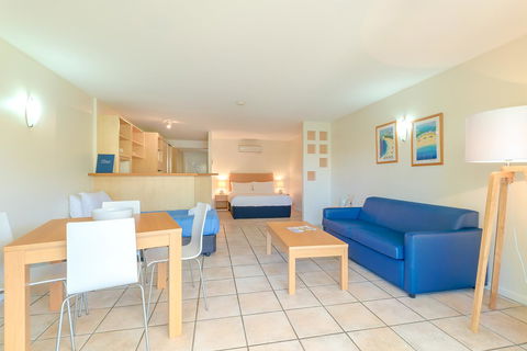 At The Sound Noosa Motel - Yamba Accommodation 39