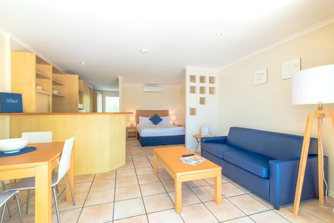 At The Sound Noosa Motel - Yamba Accommodation 28
