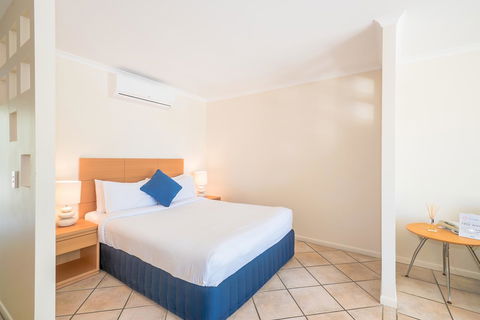At The Sound Noosa Motel - Yamba Accommodation 24