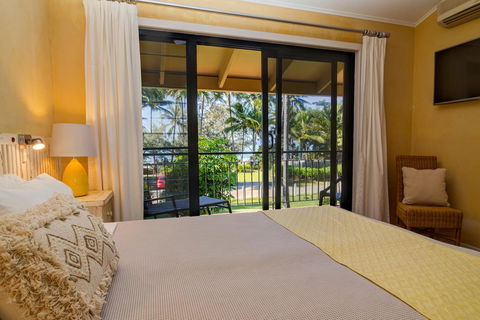 Number 2 On The Beach | Beautiful Beachfront Villa - Yamba Accommodation 13