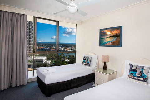 Seacrest Beachfront Apartments Surfers Paradise - Yamba Accommodation 18