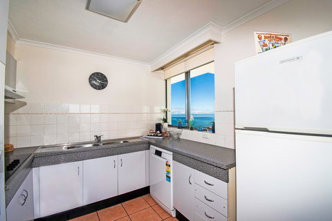 Seacrest Beachfront Apartments Surfers Paradise - Yamba Accommodation 7