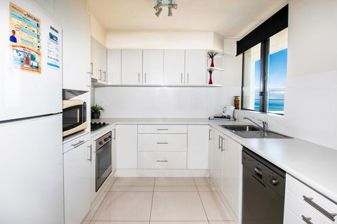 Seacrest Beachfront Apartments Surfers Paradise - Yamba Accommodation 23