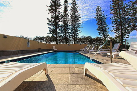 Seacrest Beachfront Apartments Surfers Paradise - Yamba Accommodation 5