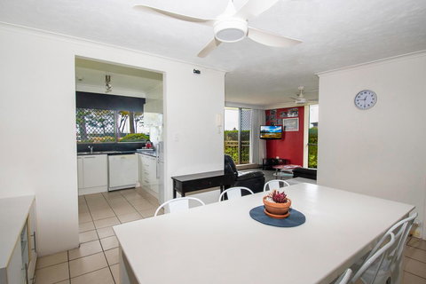 Seacrest Beachfront Apartments Surfers Paradise - Yamba Accommodation 14